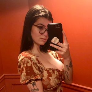 Meet your Posher, Lauren